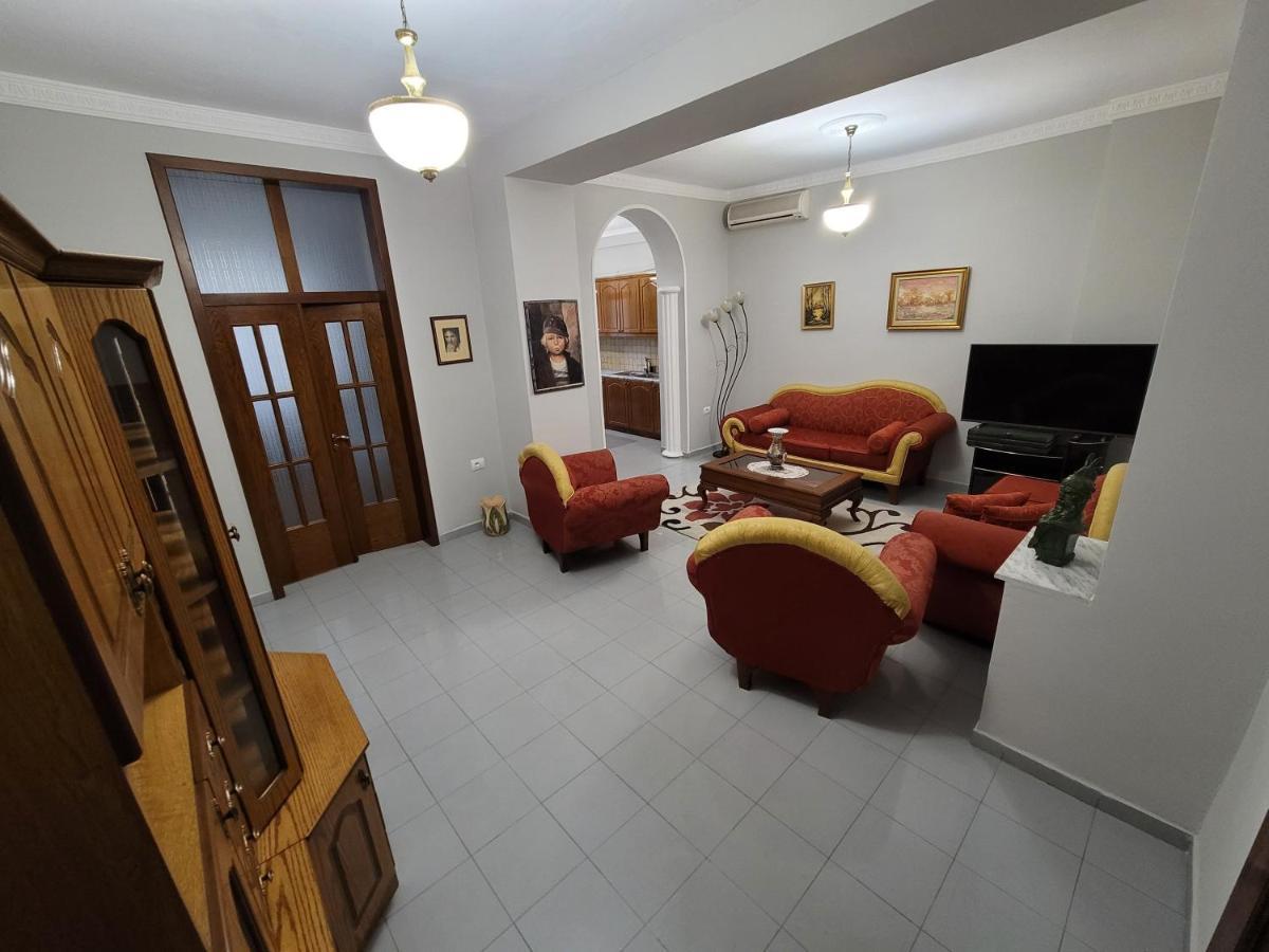 Heart Of Tirana Apartment Bagian luar foto